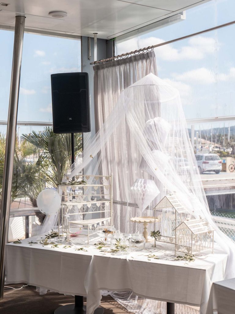 Mesa con decoración de boda